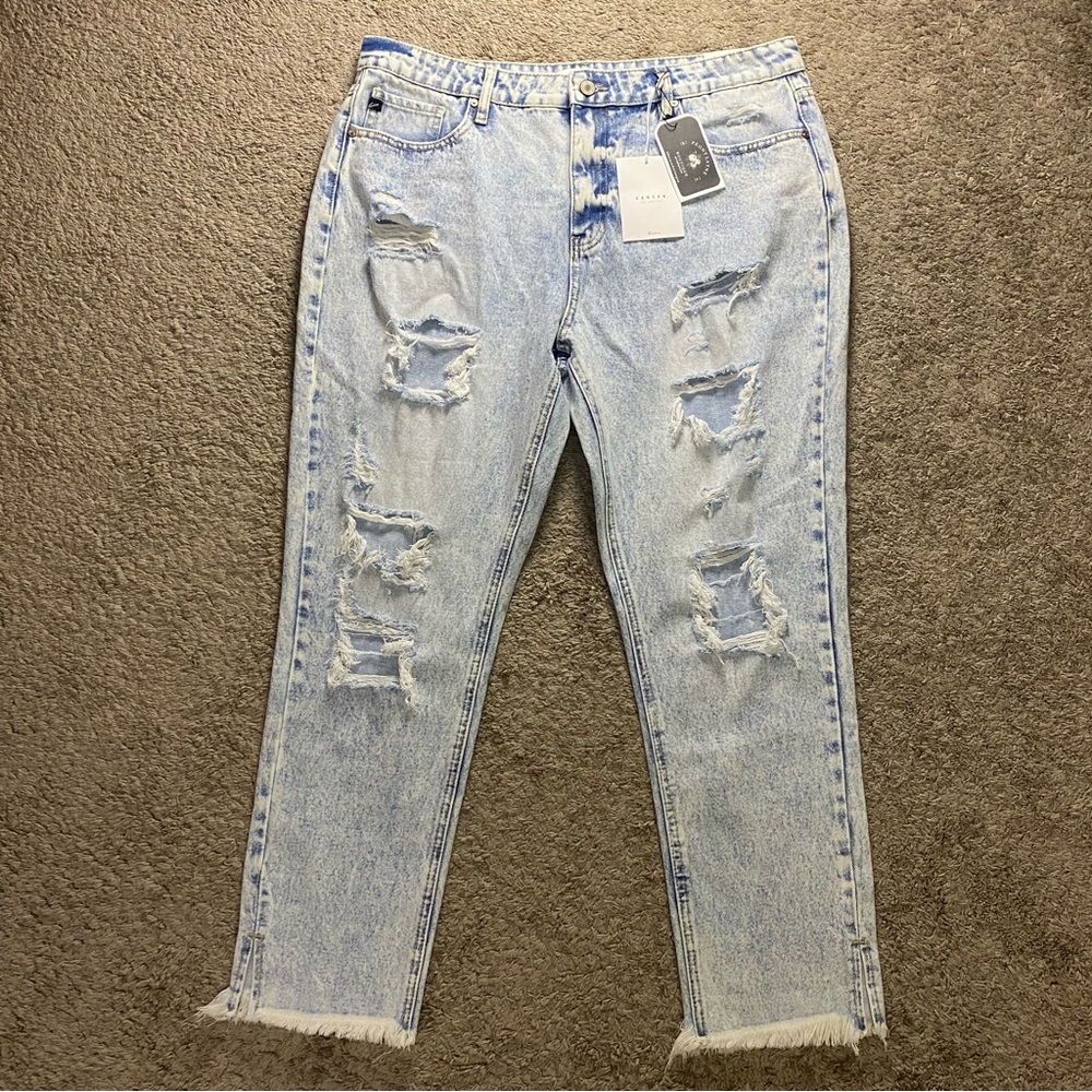 New with Tags Kancan Jeans 15/31 Collie High Rise Mom Jean Distressed Light Wash